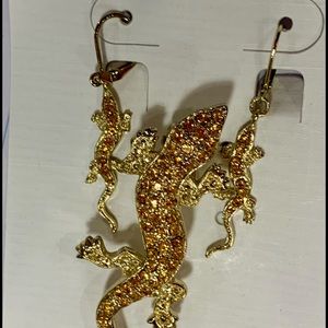 NWT. Iguana set  brooch & earring set gold tones - icon collection -gorgeous!